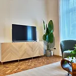 2Br I 85Qm I 16 Min To Inner City I 8 Min To Metro